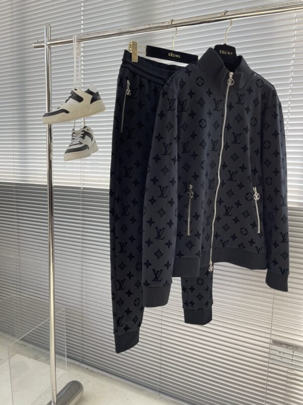 LV JOGGER PANTS - Image 4