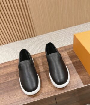 LV LOAFER