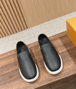 LV LOAFER