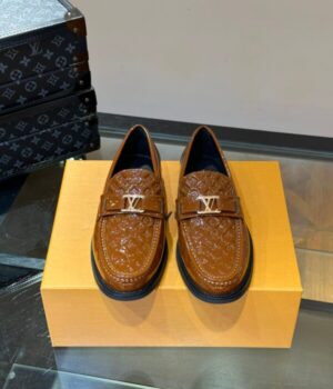 LV LOAFER