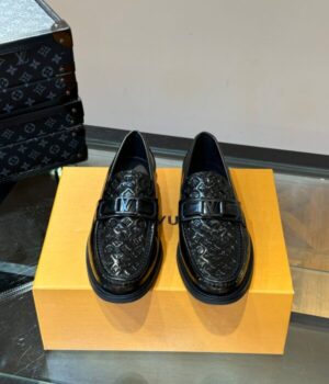 LV LOAFER