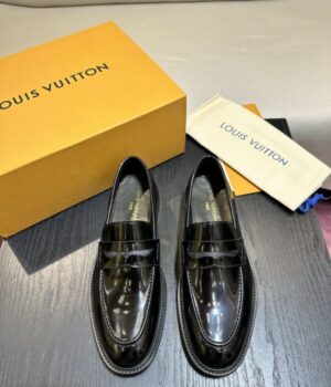 LV LOAFER