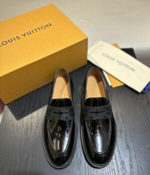 LV LOAFER