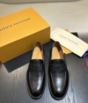 LV LOAFER