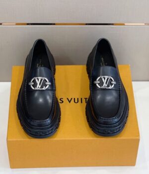 LV LOAFER