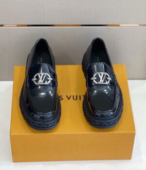 LV LOAFER