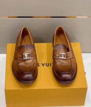 LV LOAFER