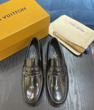 LV LOAFER