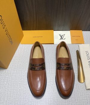 LV LOAFER