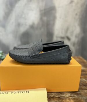 LV LOAFER