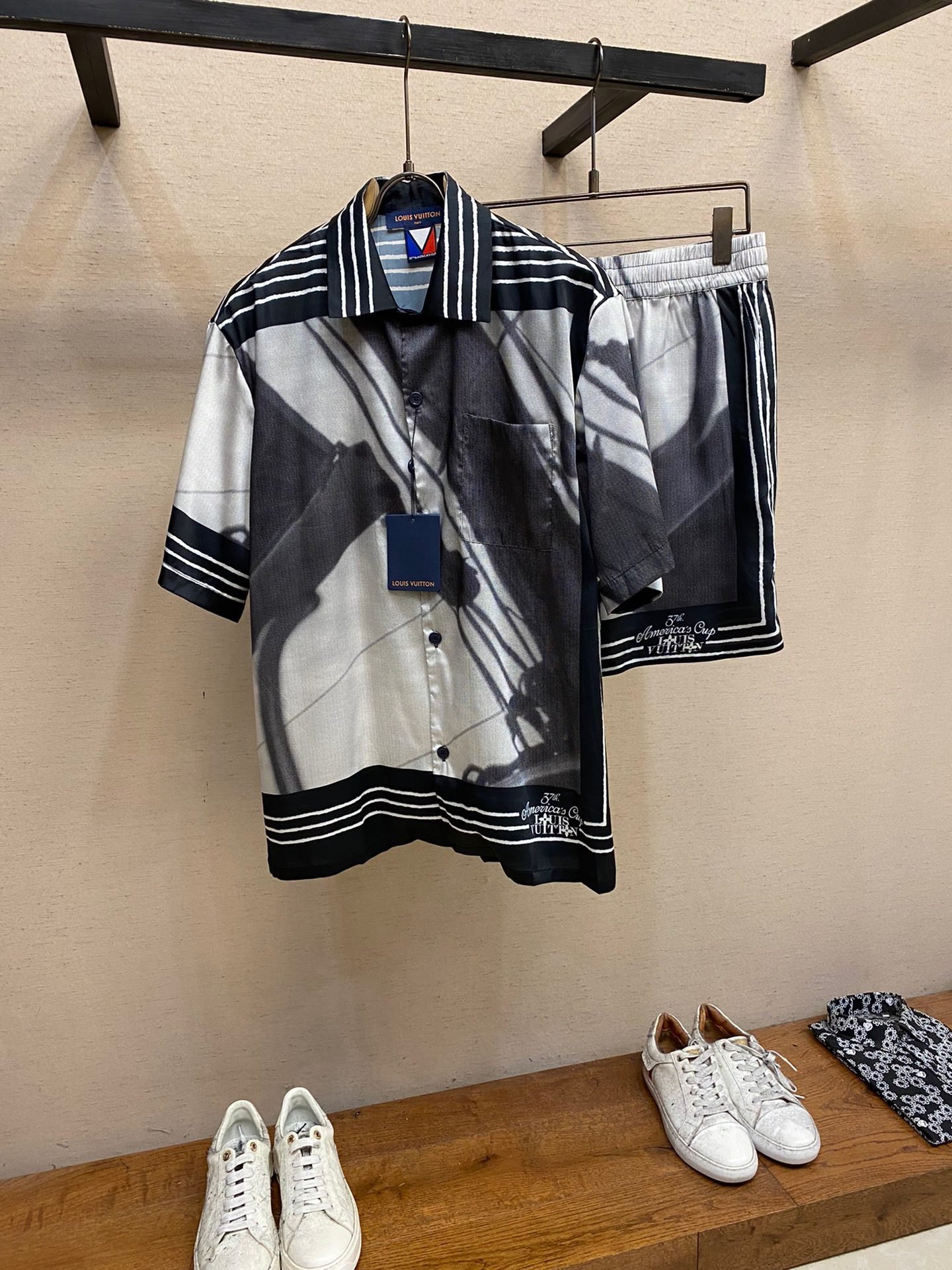 LV SHORTS - Image 3