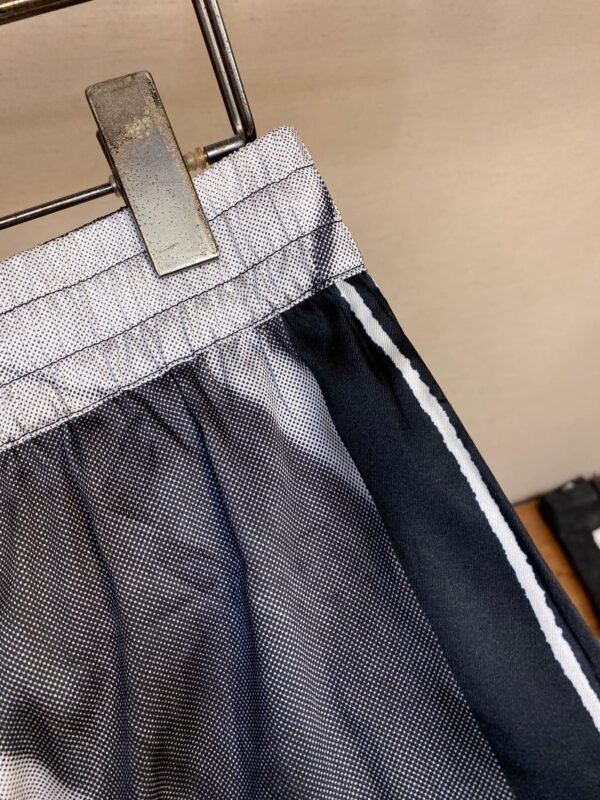LV SHORTS - Image 6