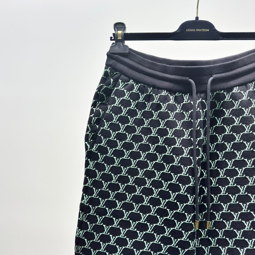 LV SHORTS - Image 3