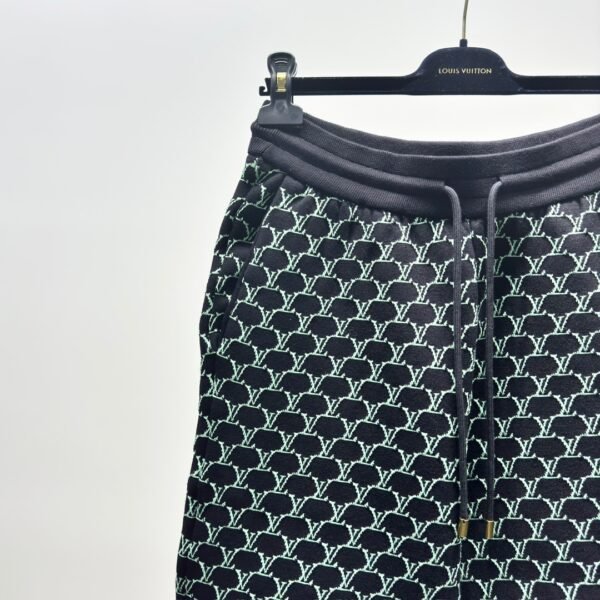 LV SHORTS - Image 4