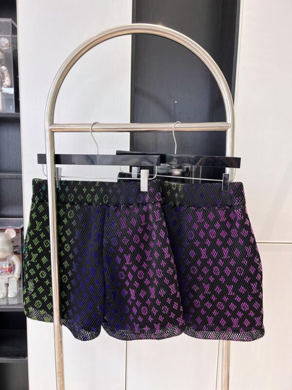 LV SHORTS - Image 6