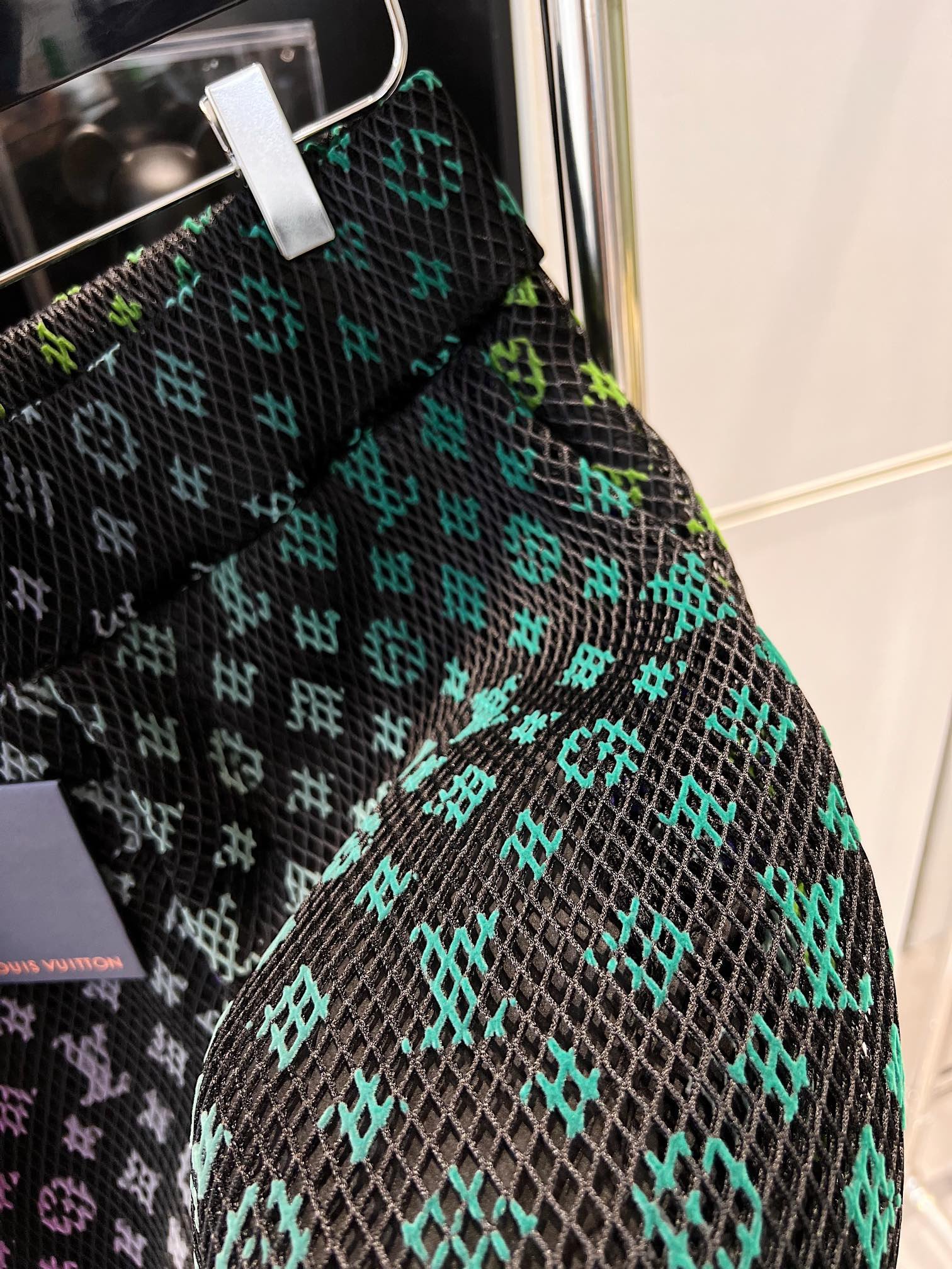 LV SHORTS - Image 7