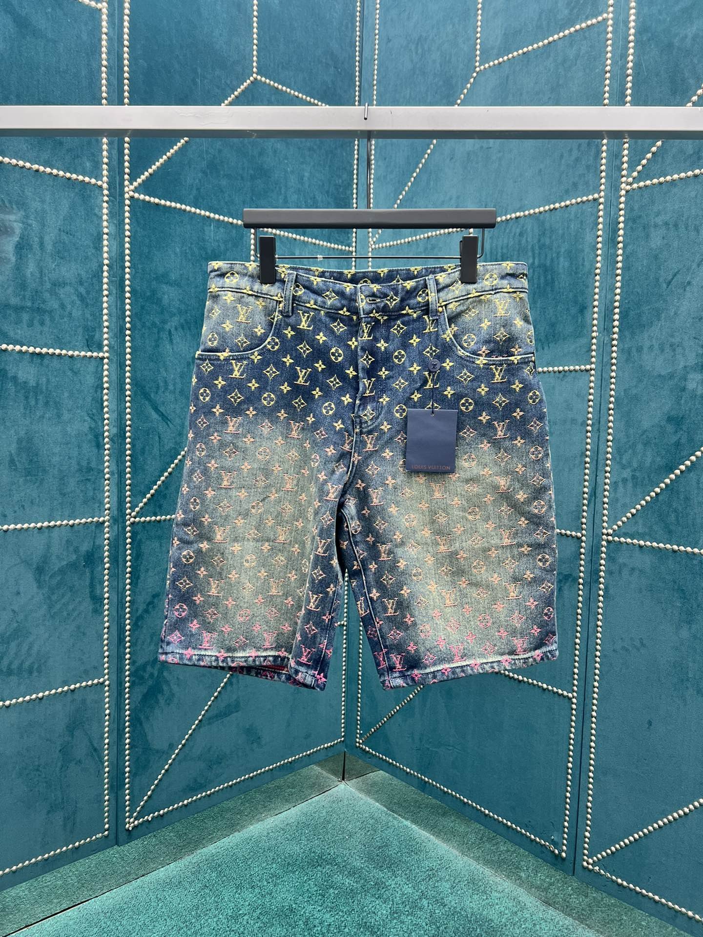 LV SHORTS - Image 2
