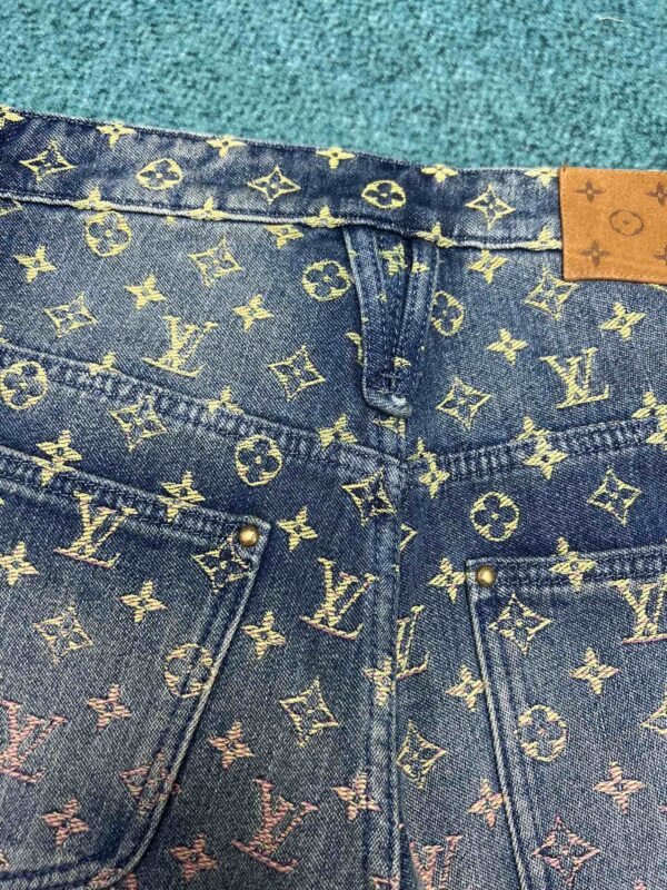 LV SHORTS - Image 8