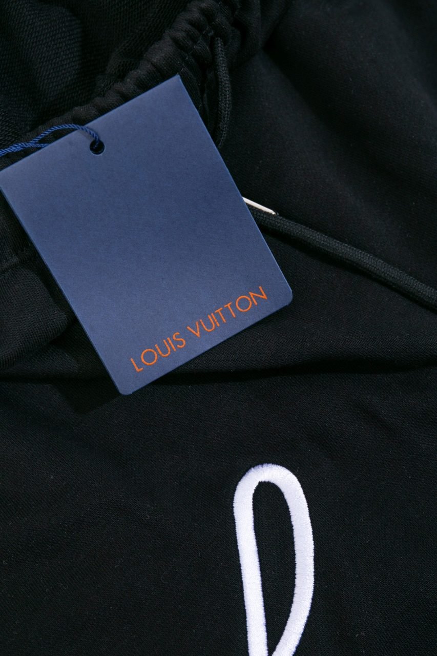 LV SHORTS - Image 7