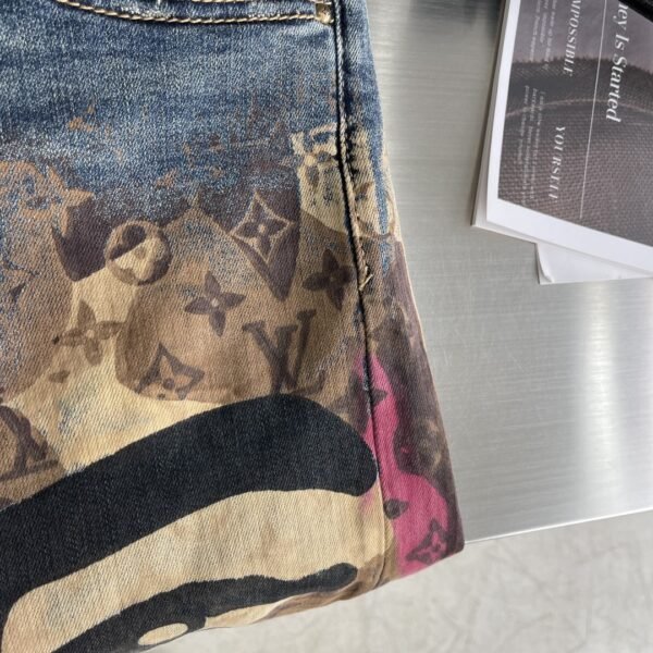 LV SHORTS - Image 8