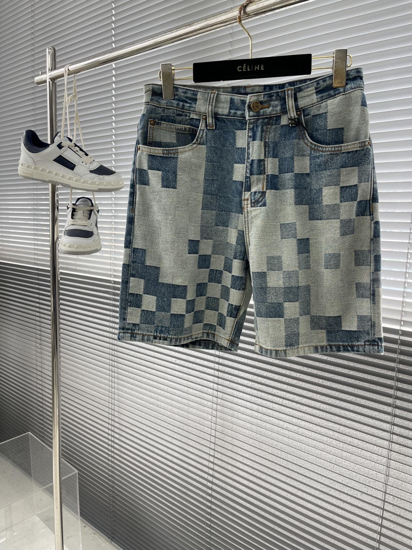 LV SHORTS - Image 2
