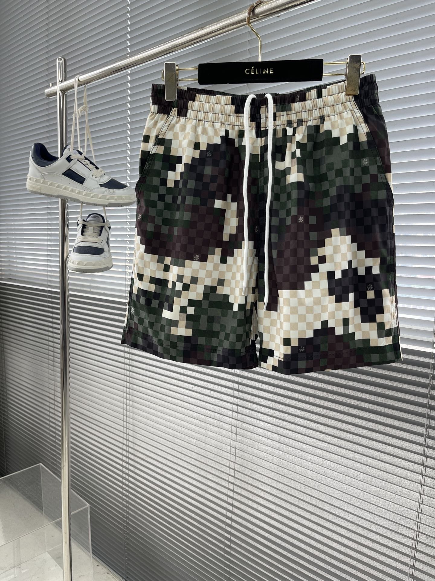 LV SHORTS - Image 2