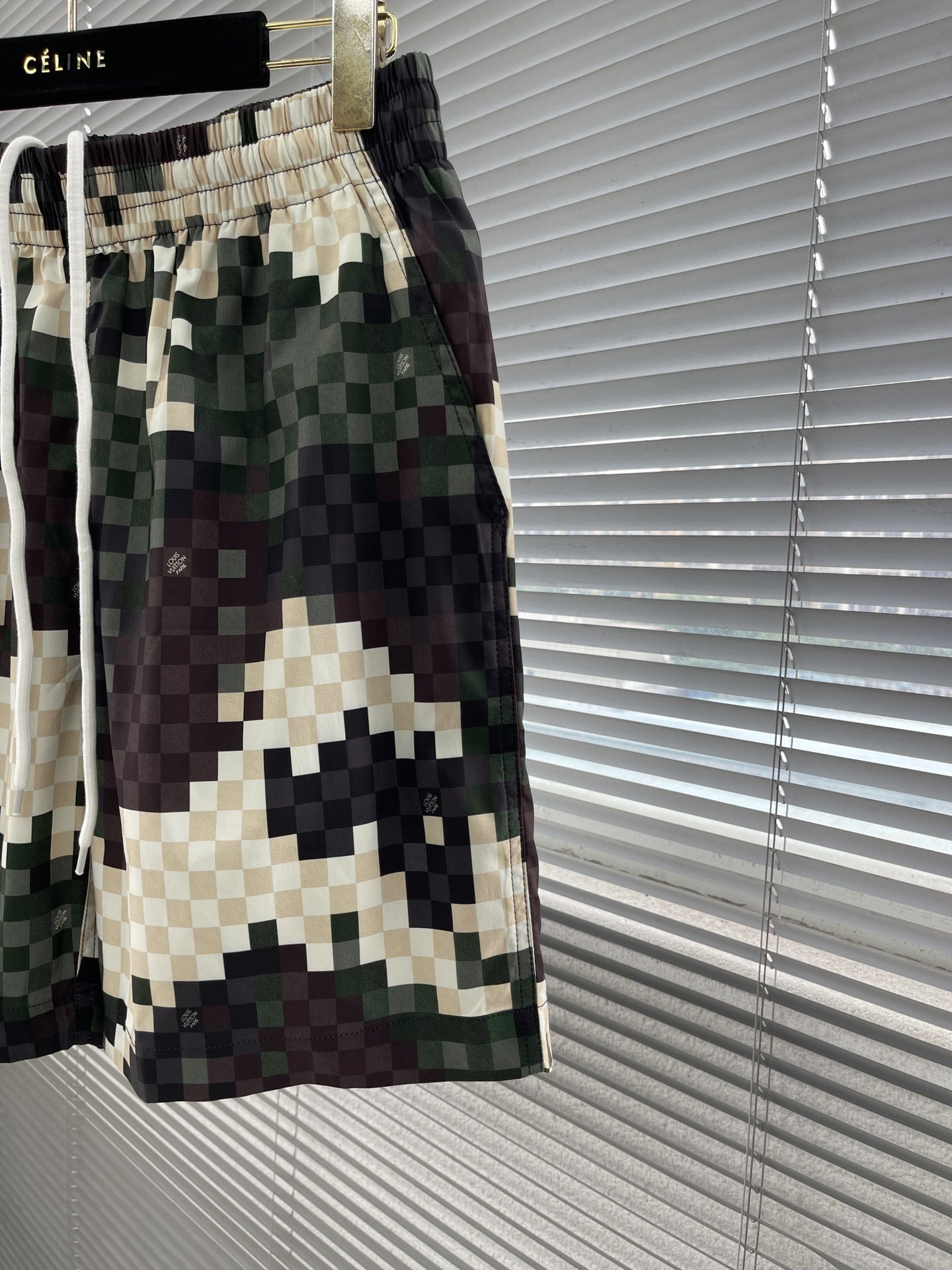 LV SHORTS - Image 3
