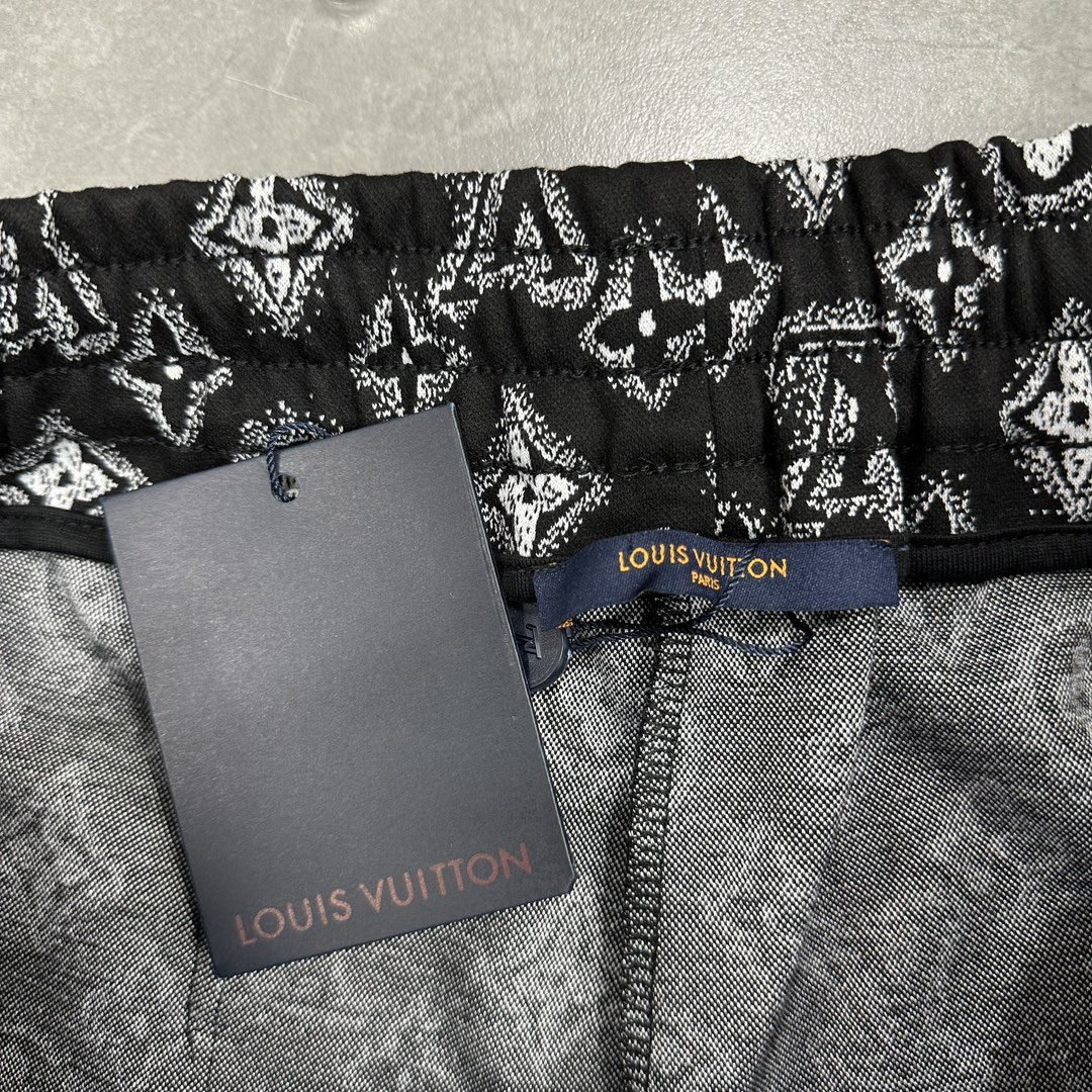 LV SHORTS - Image 7