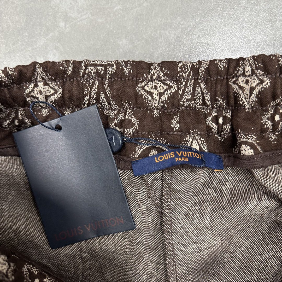 LV SHORTS - Image 7