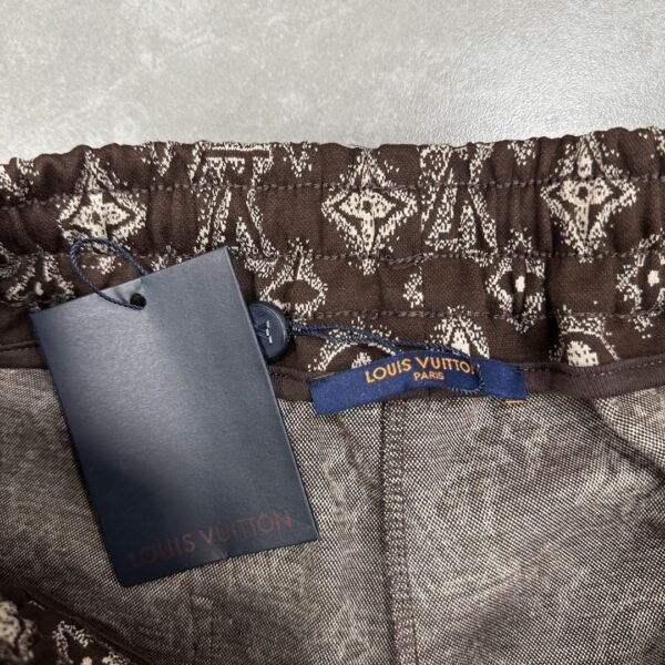 LV SHORTS - Image 8
