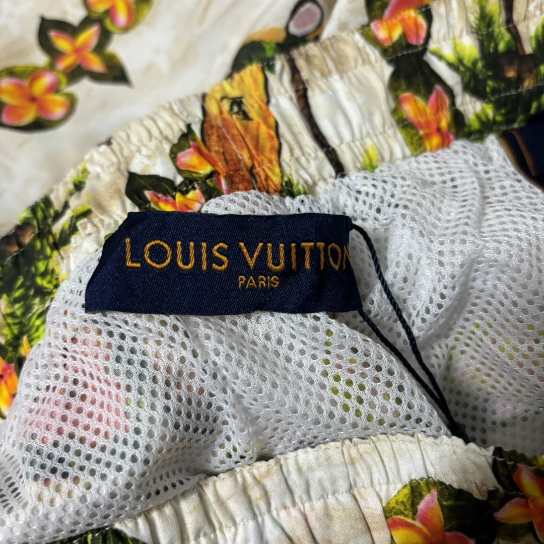LV SHORTS - Image 7