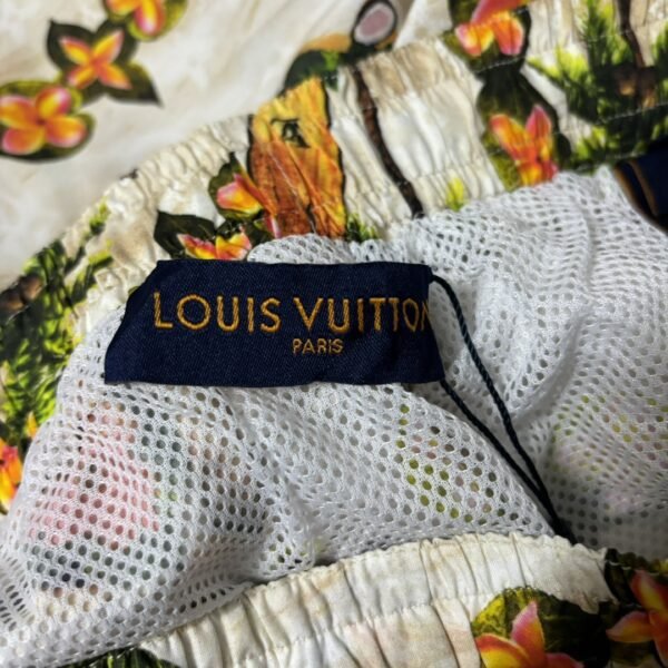 LV SHORTS - Image 8