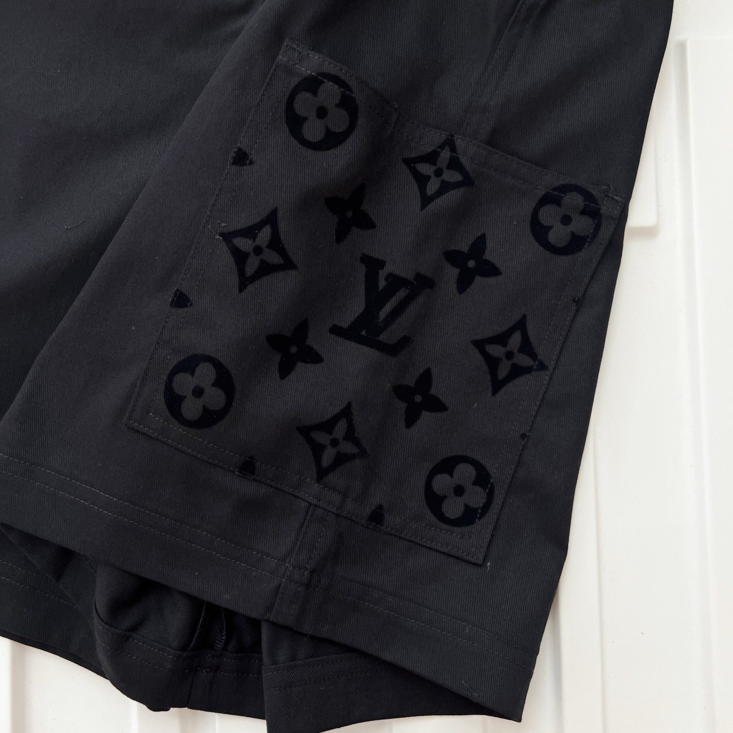 LV SHORTS - Image 7