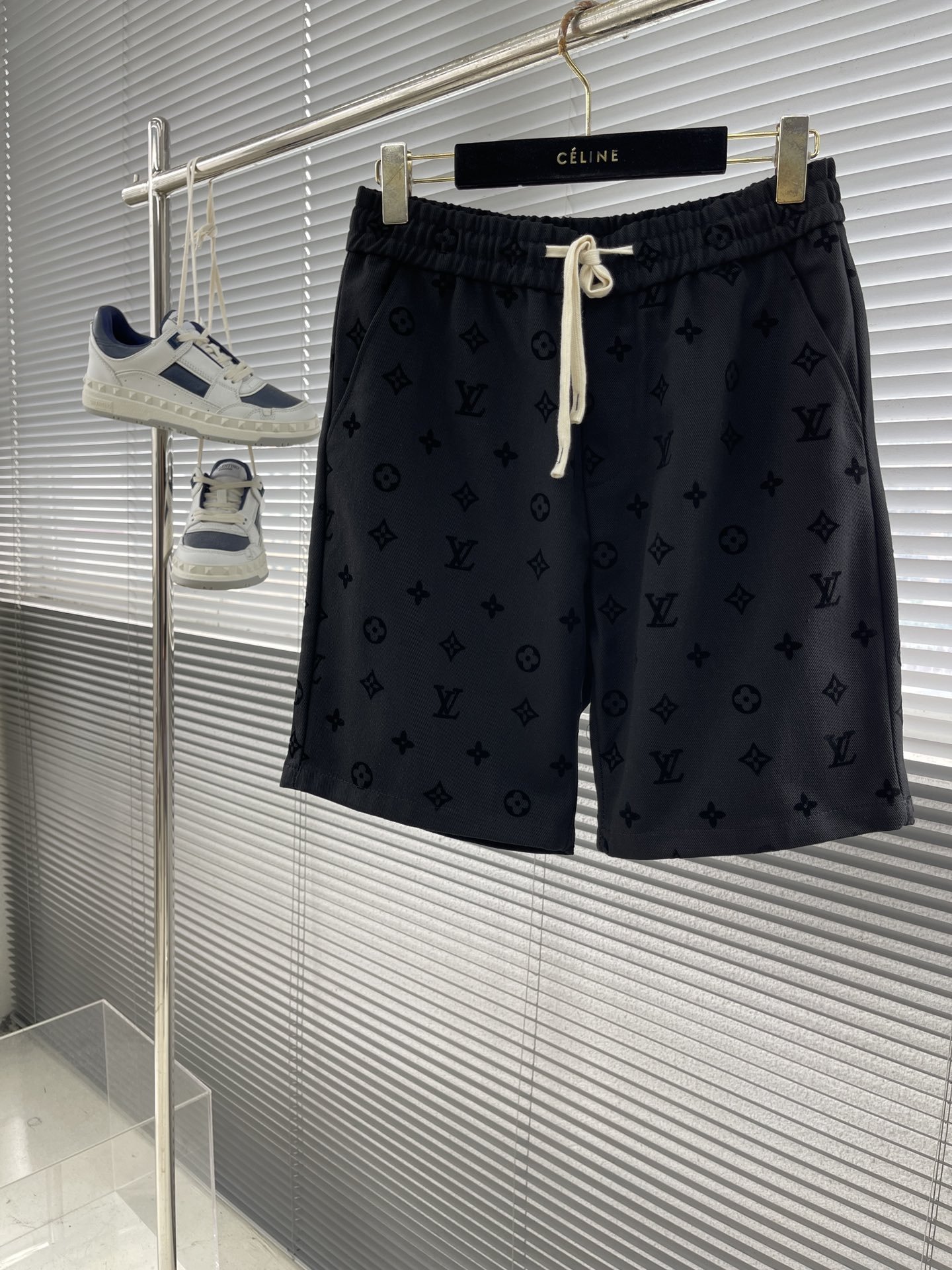 LV SHORTS - Image 2