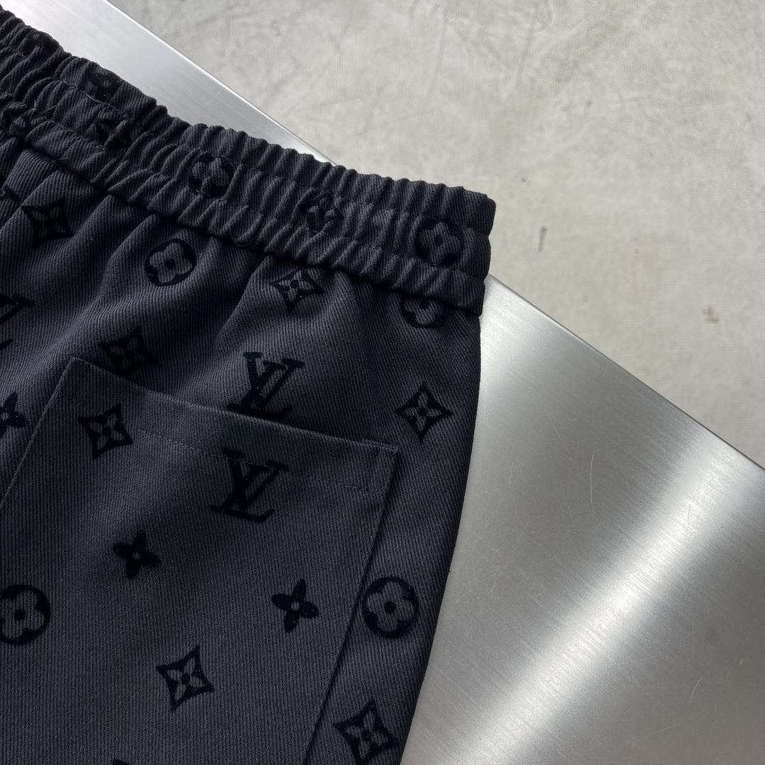 LV SHORTS - Image 7