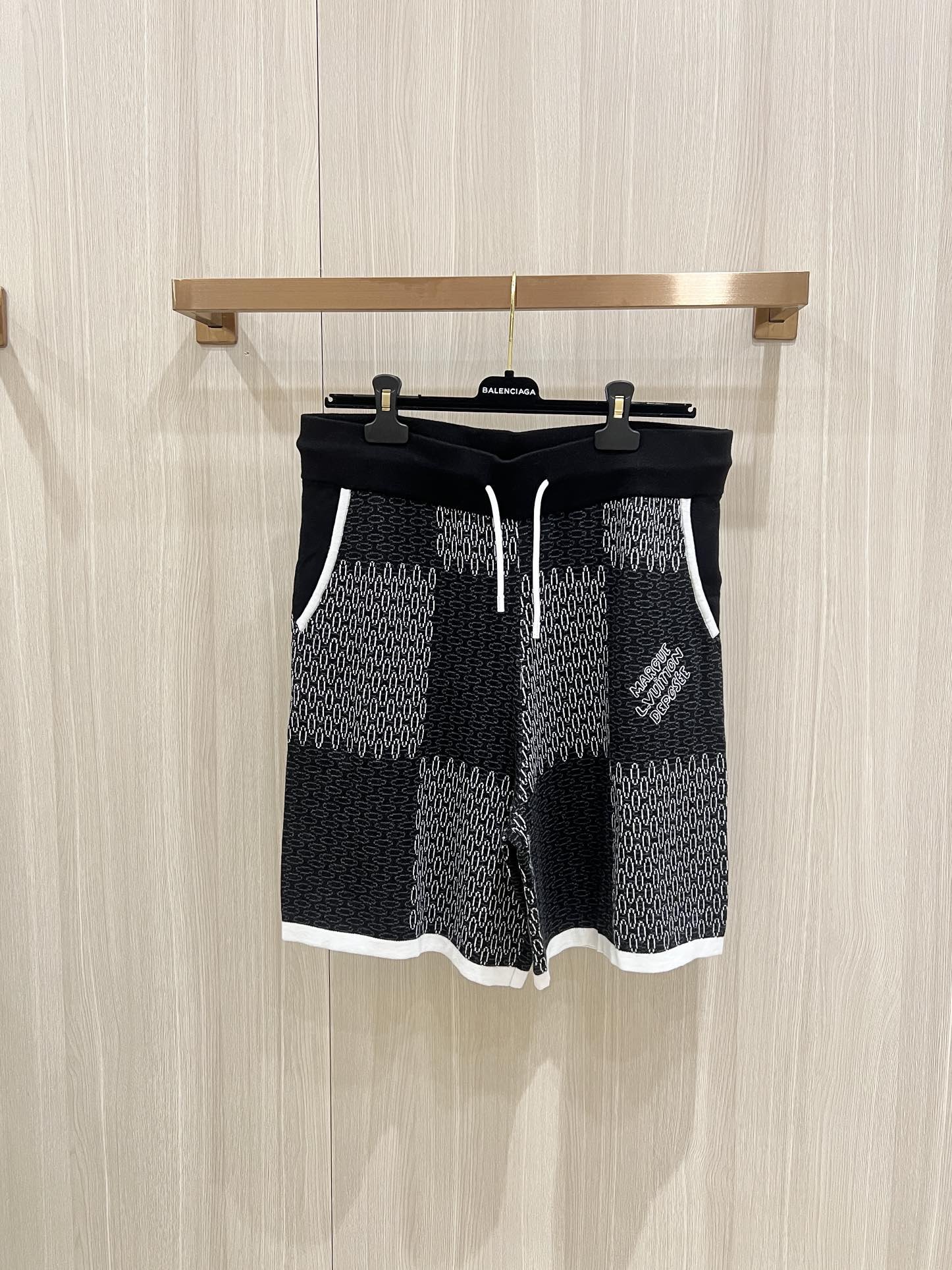 LV SHORTS - Image 2