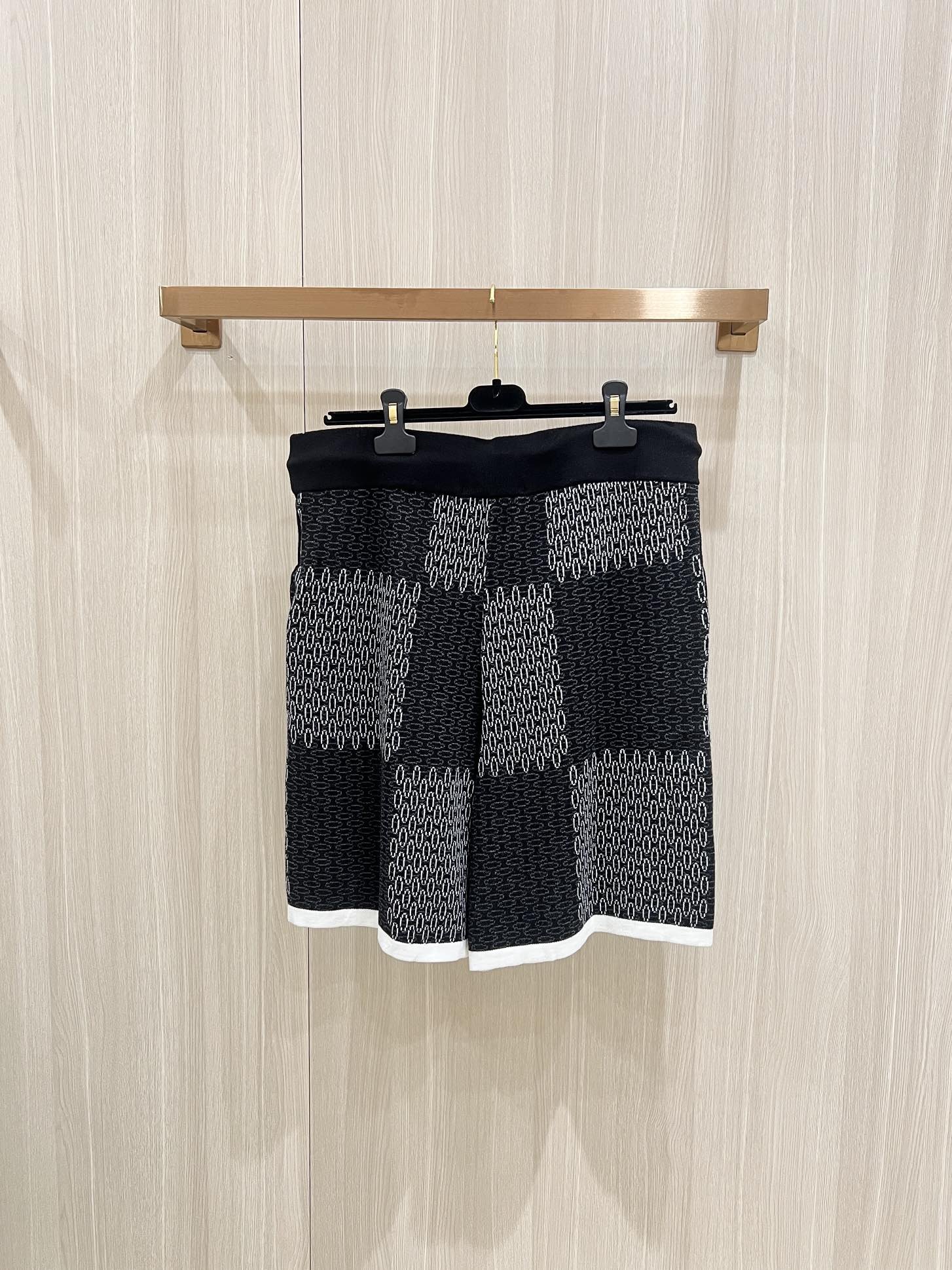 LV SHORTS - Image 3
