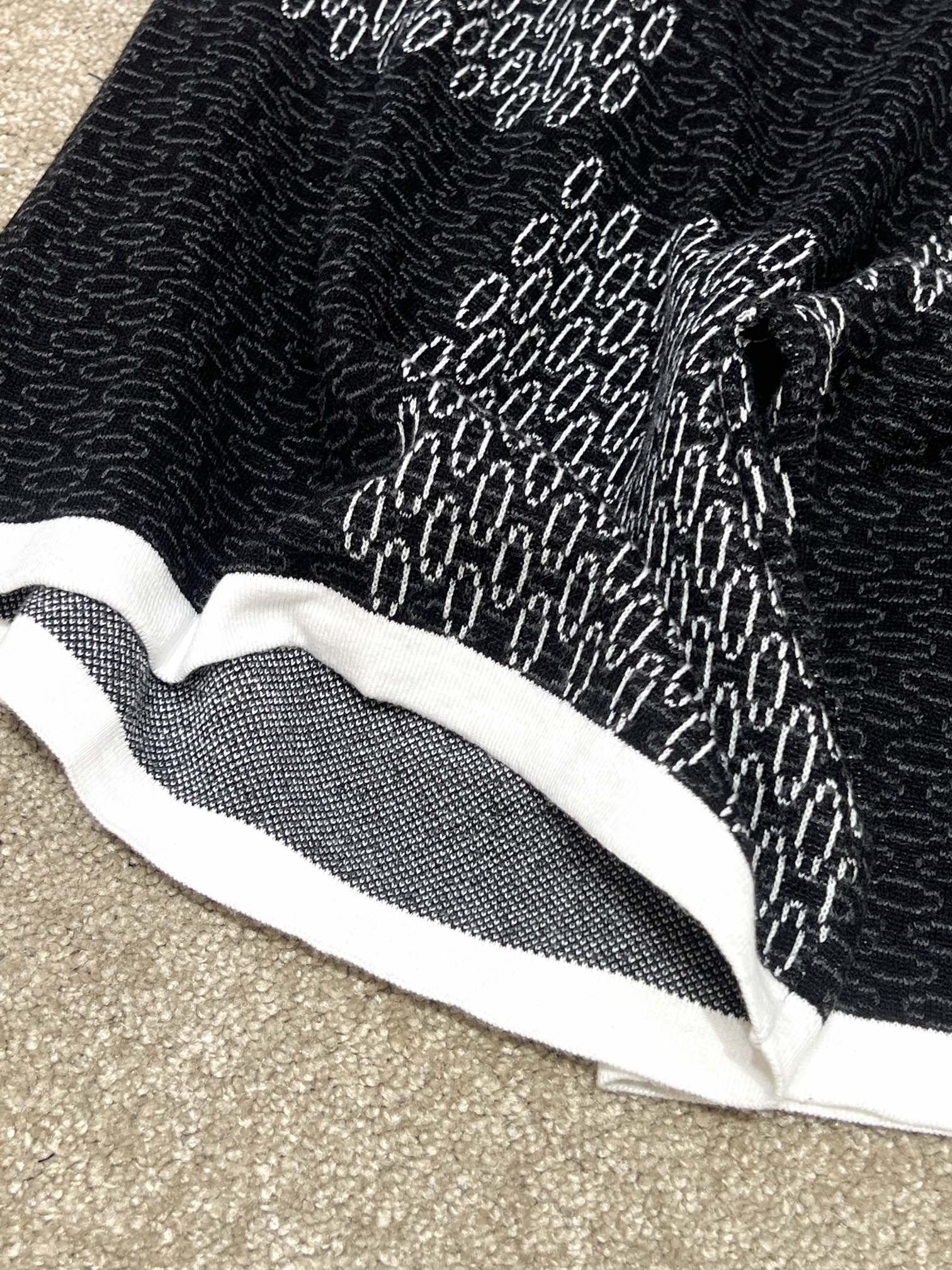 LV SHORTS - Image 7