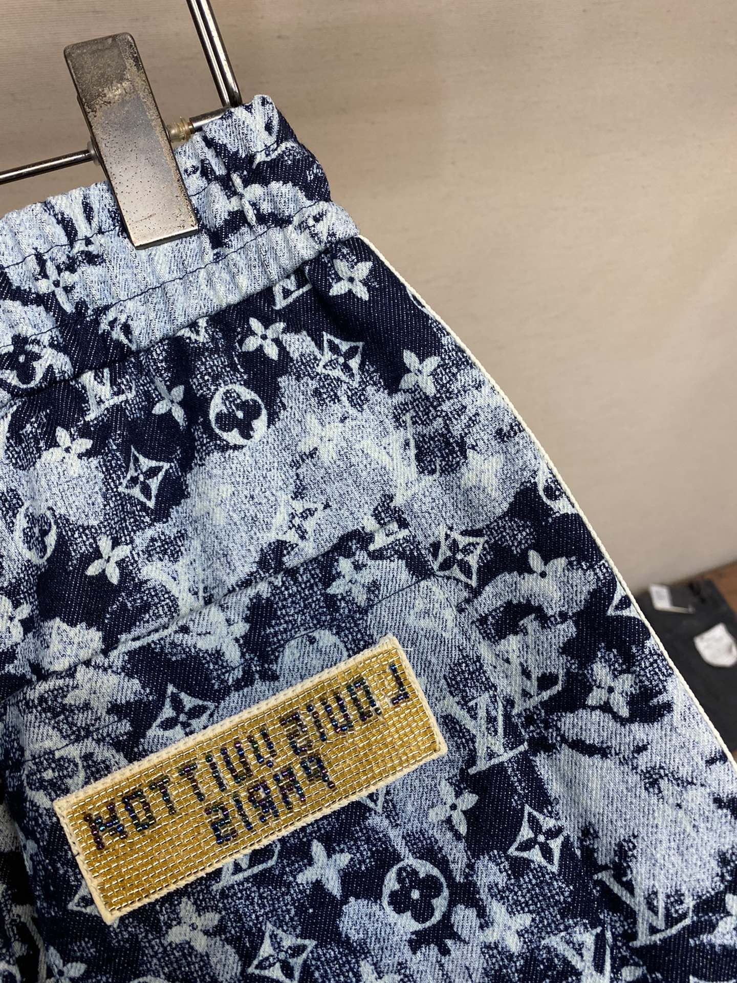 LV SHORTS - Image 5