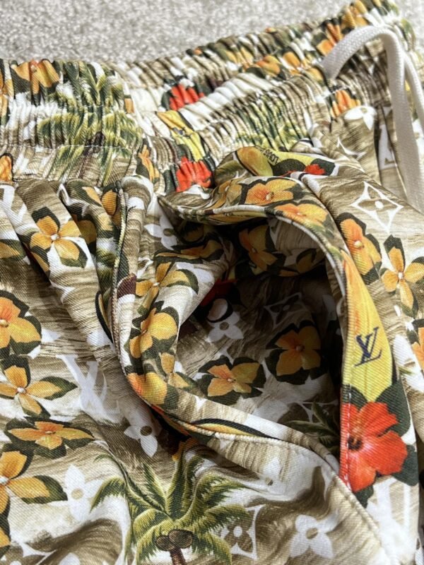 LV SHORTS - Image 8