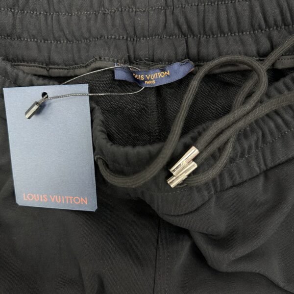 LV SHORTS - Image 8