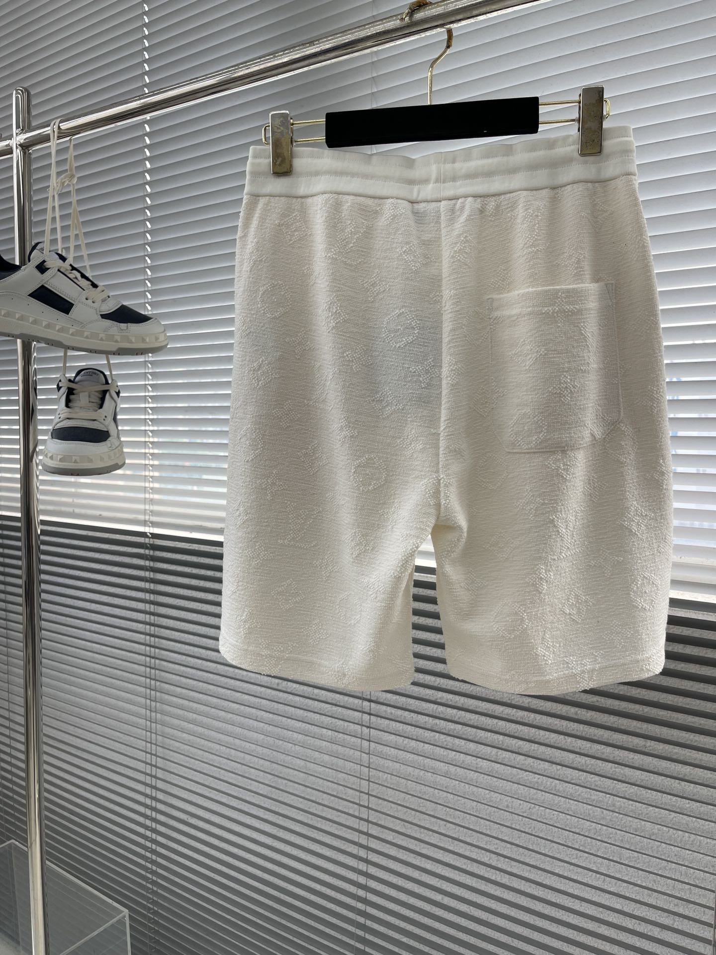 LV SHORTS - Image 5