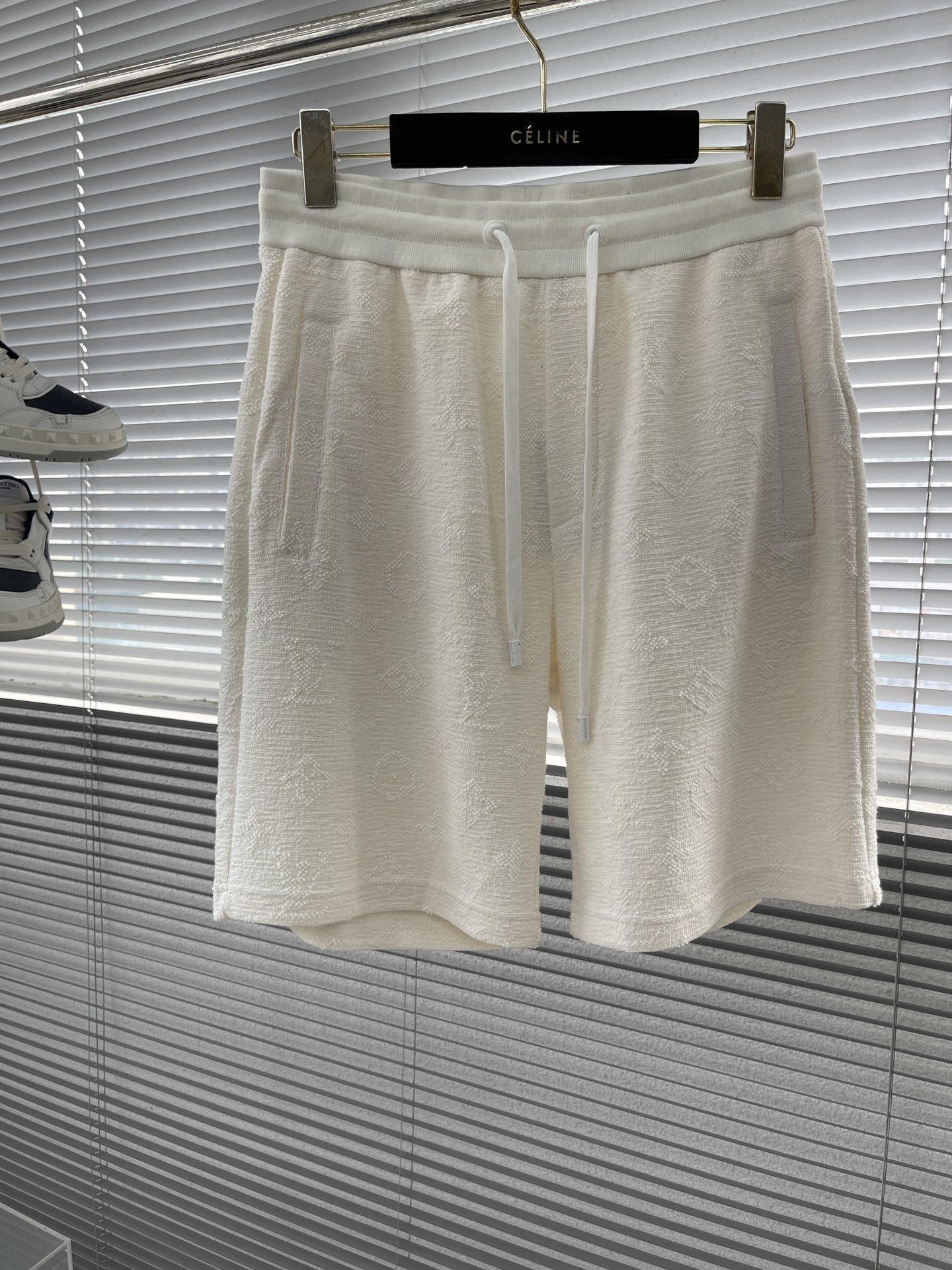 LV SHORTS - Image 7