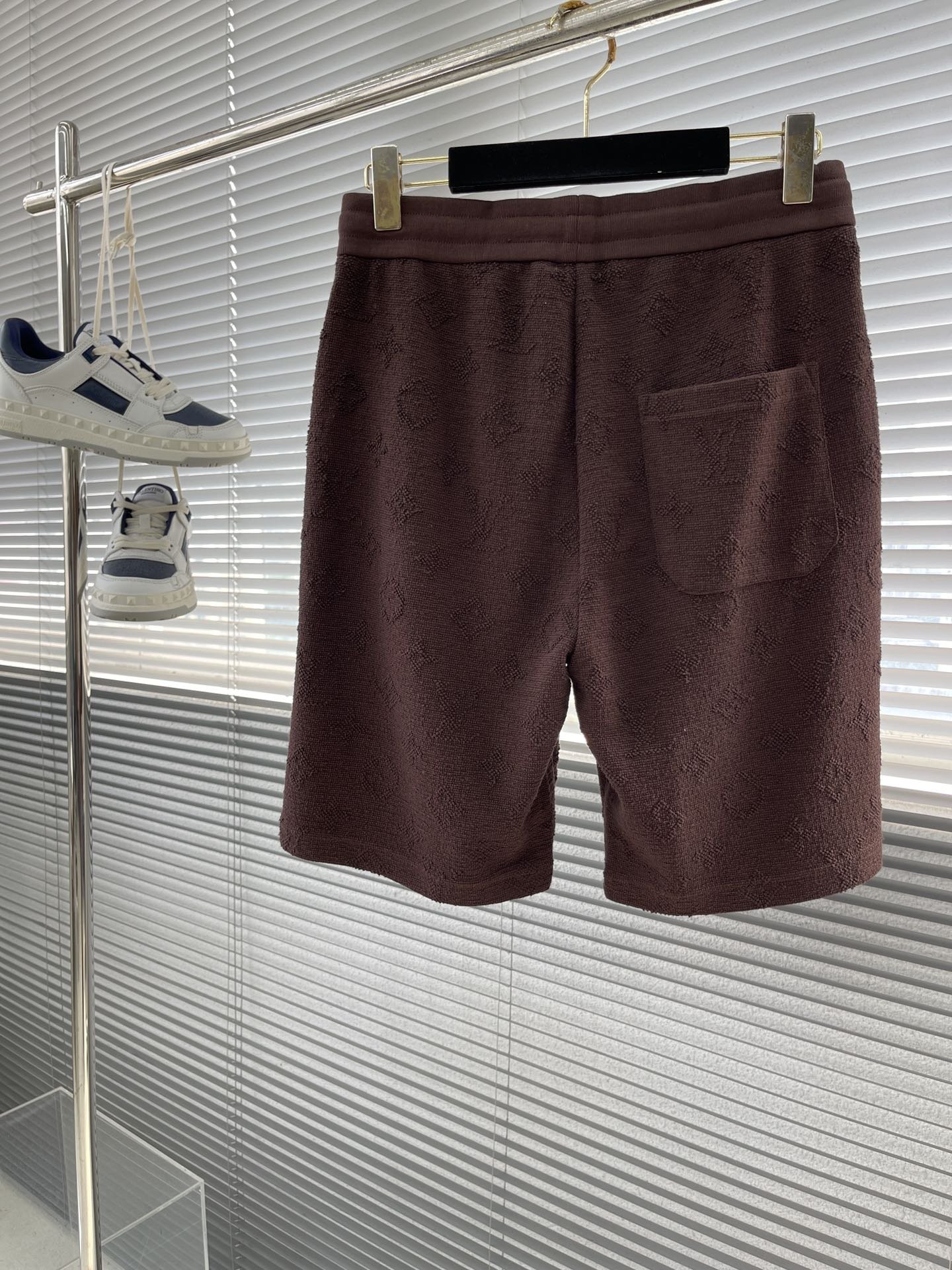 LV SHORTS - Image 5