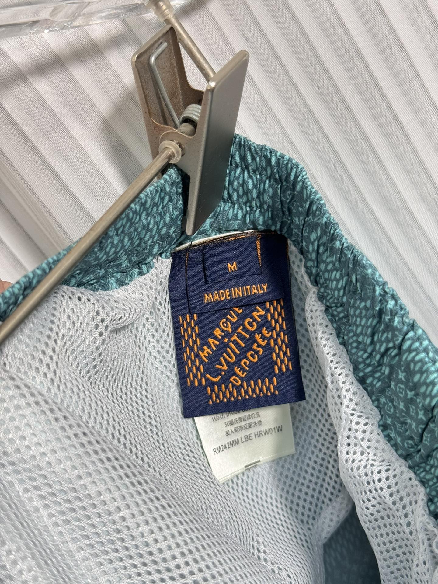LV SHORTS - Image 7