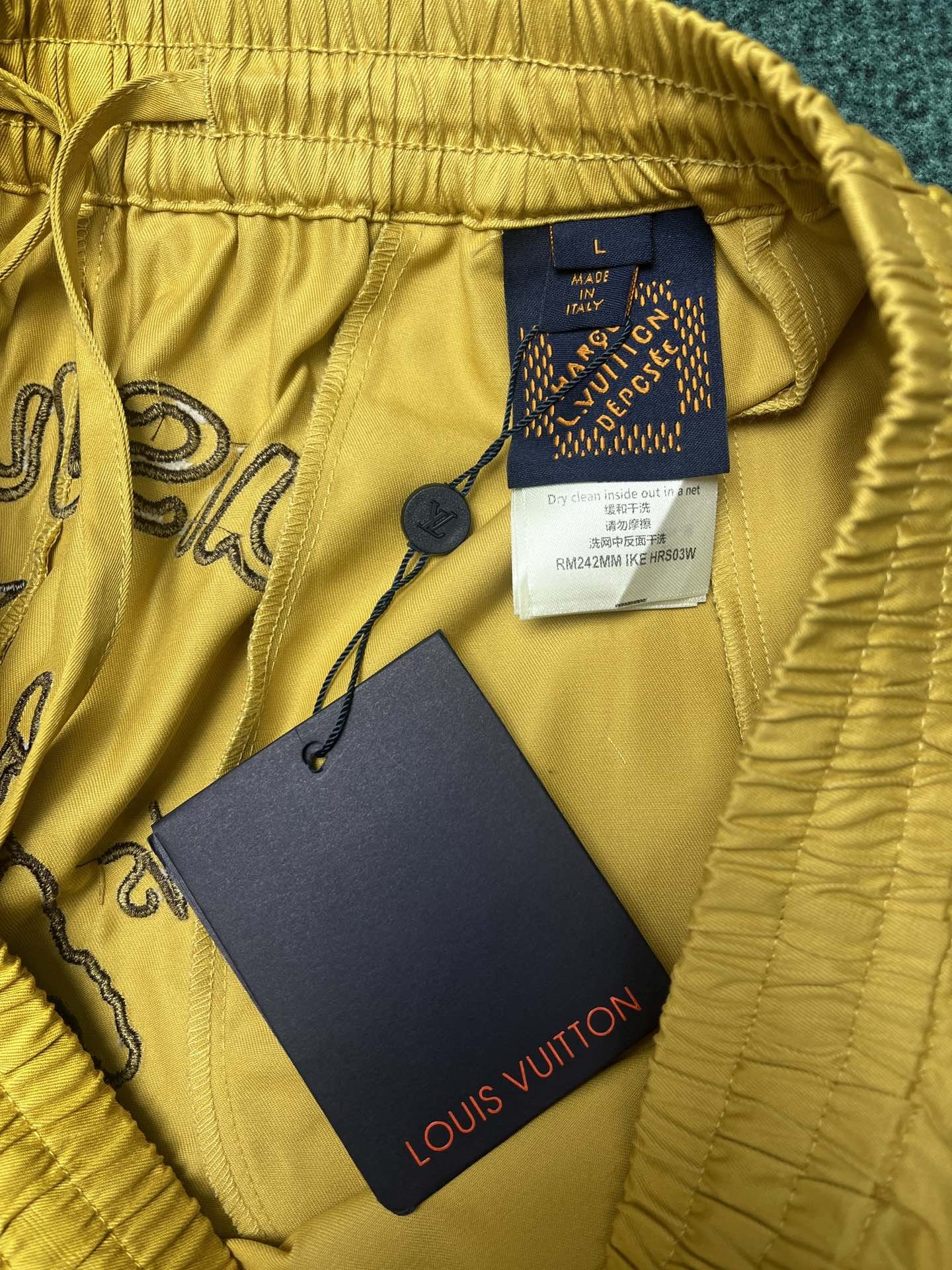 LV SHORTS - Image 5