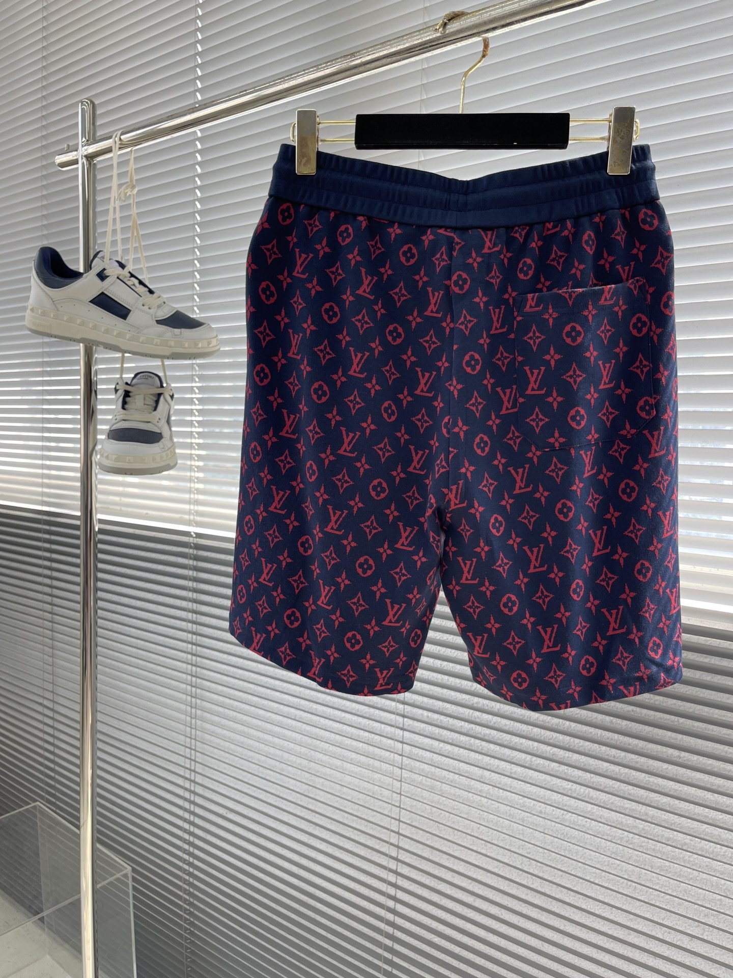 LV SHORTS - Image 5