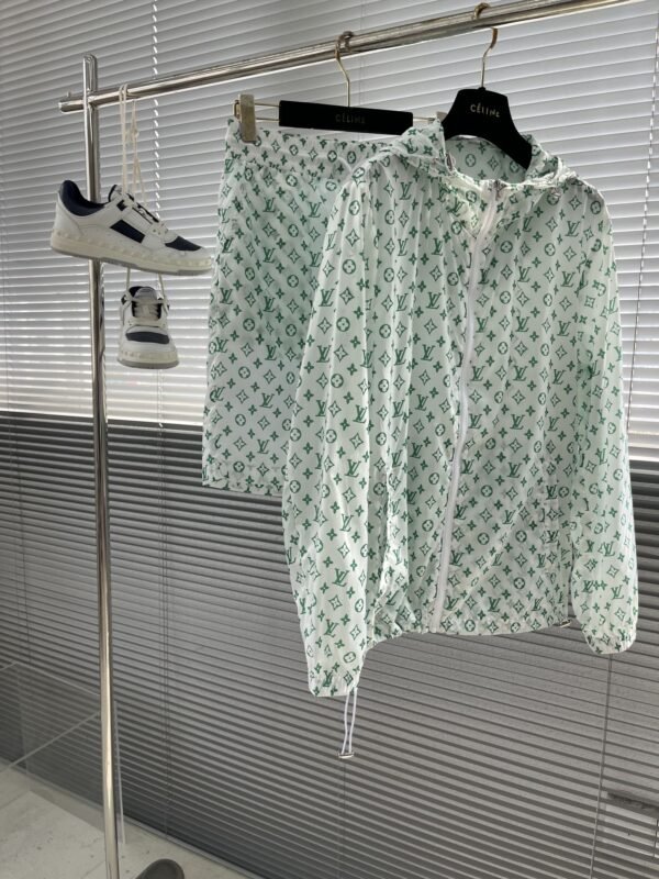 LV SHORTS - Image 4