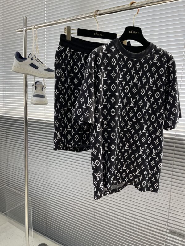 LV SHORTS - Image 4