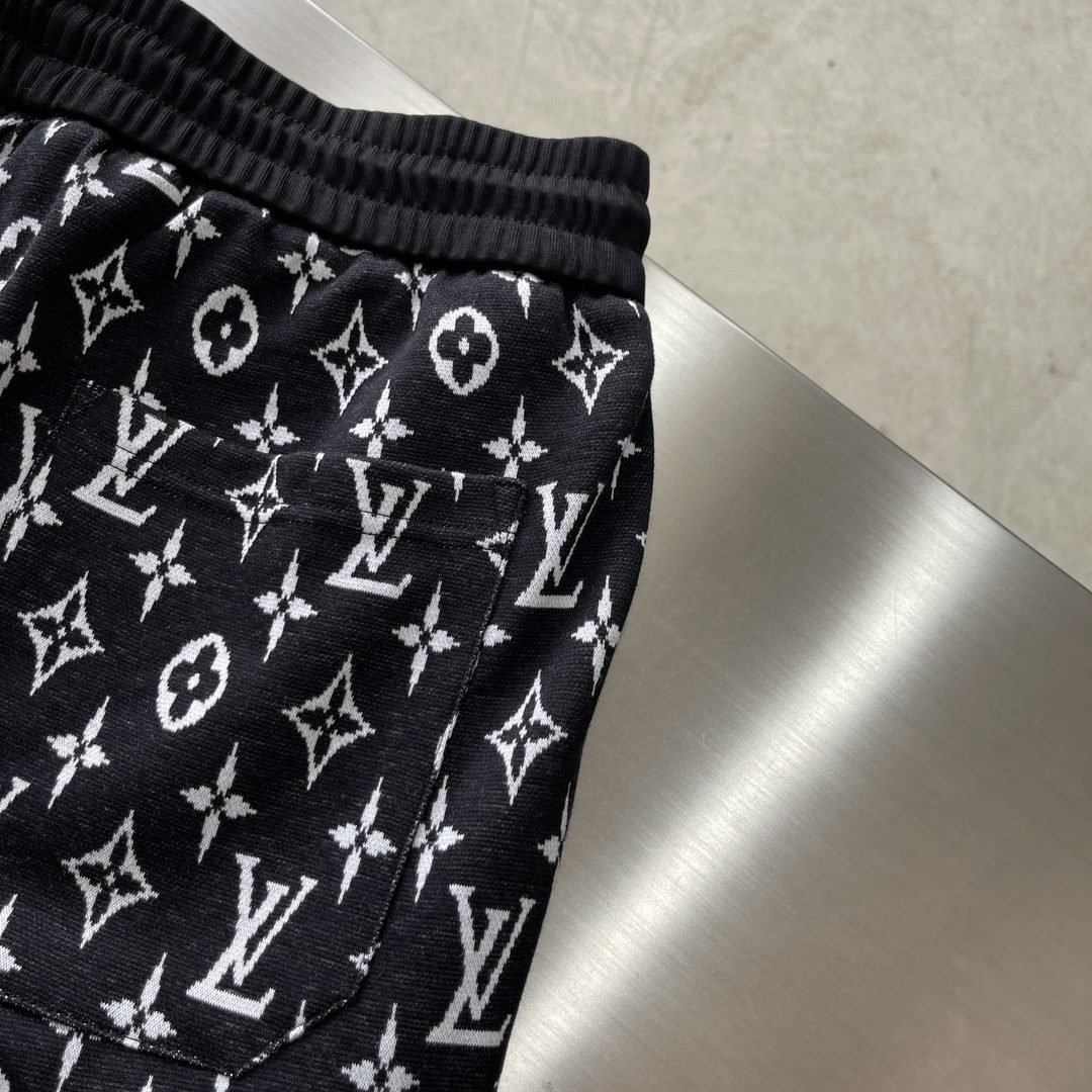 LV SHORTS - Image 7